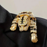 1pc Alloy & Rhinestone Decor Tiger Shaped Brooch Pin, Can Also Be Used As Sweater Chain Pendant